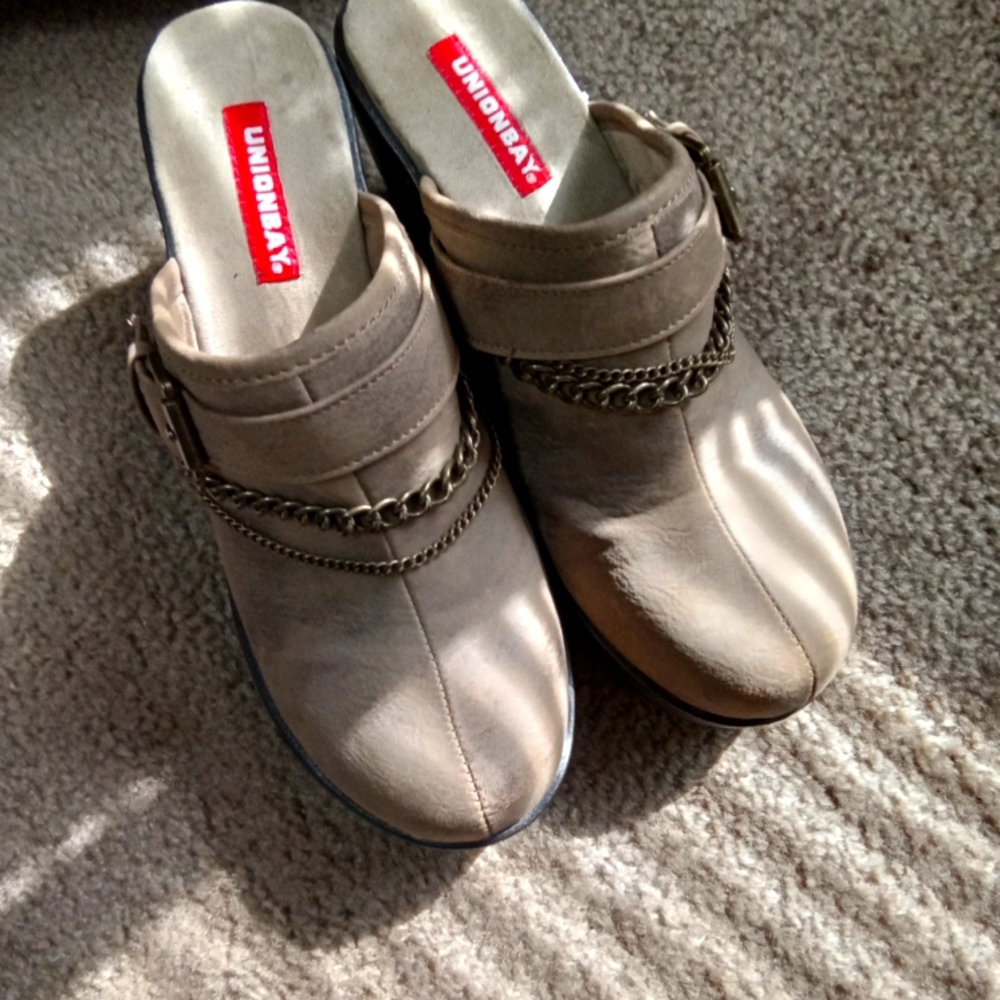Union Bay wedge heels
